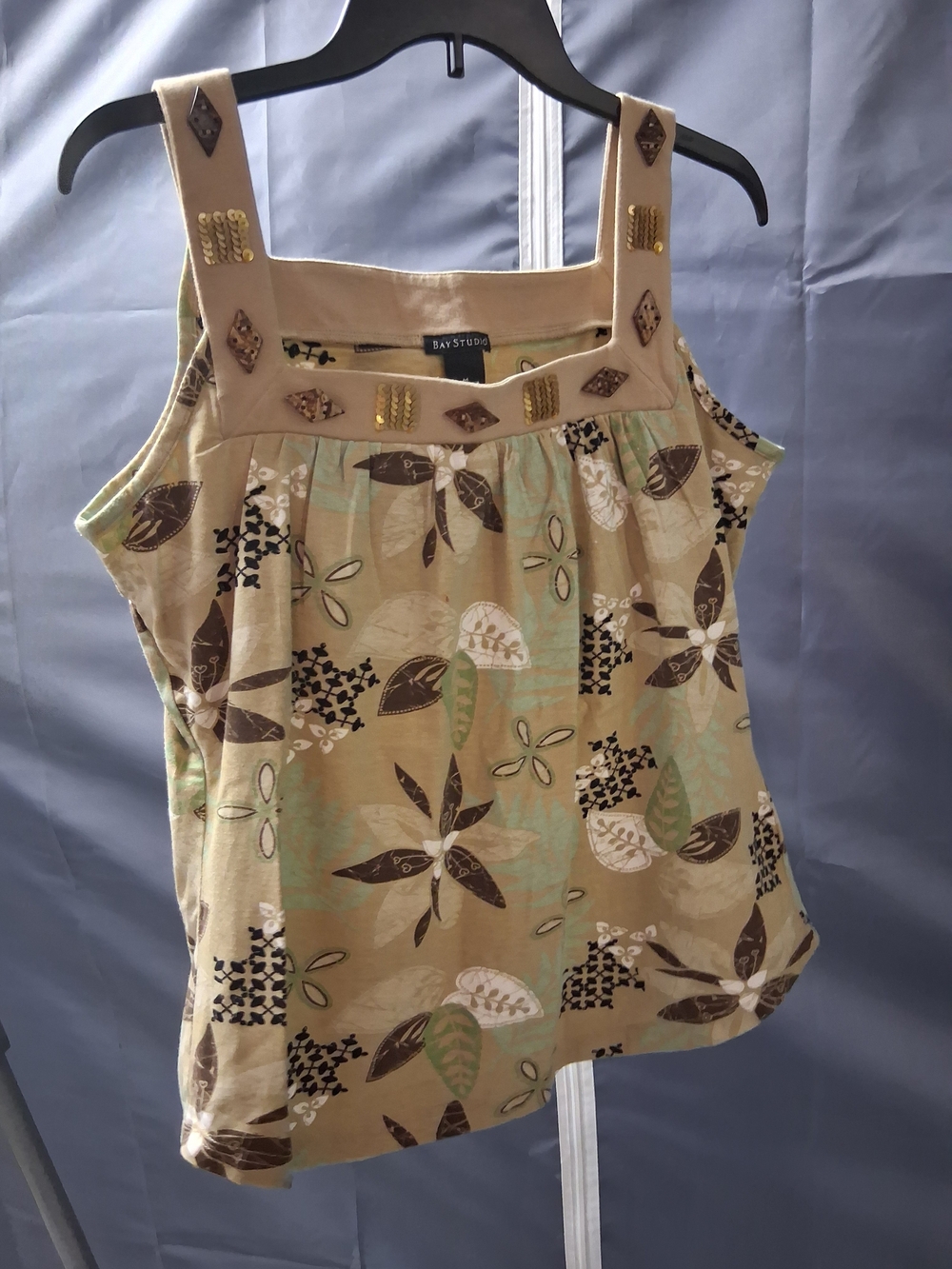 Bay Studio Women's Beige Floral Embellished Tank Top